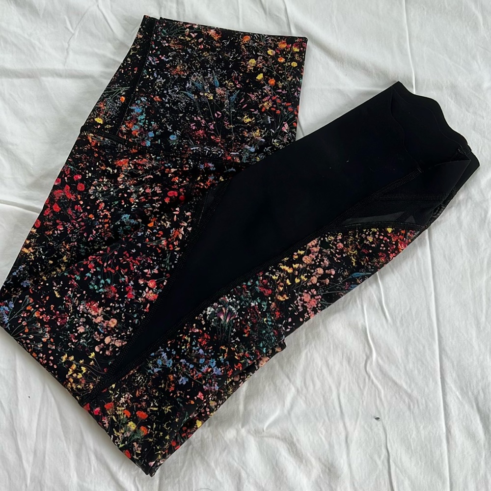 Lulu lemon leggings size 6! New condition.